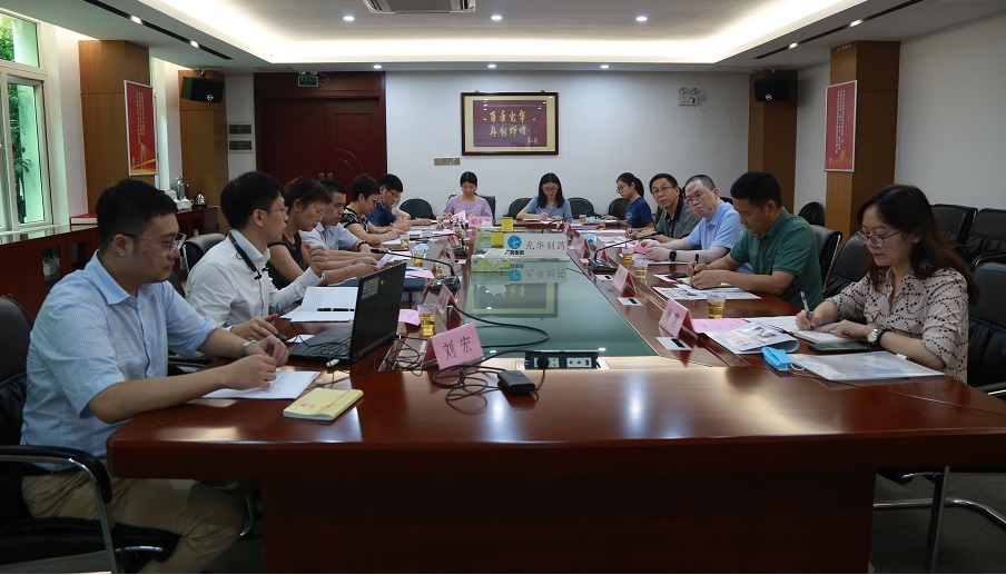 海珠区市场监视治理局副局长肖亮一行到白云山银河国际公司调研