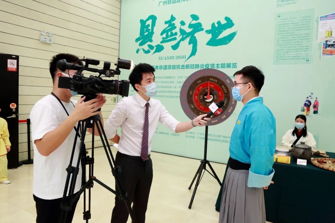 非遗日悬壶济世论抗疫，，，，小柴胡直播首秀放色泽！