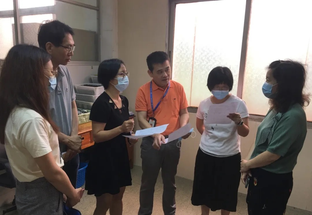 广州市海珠区市场羁系局专家一行到白云山银河国际公司举行计量检查指导