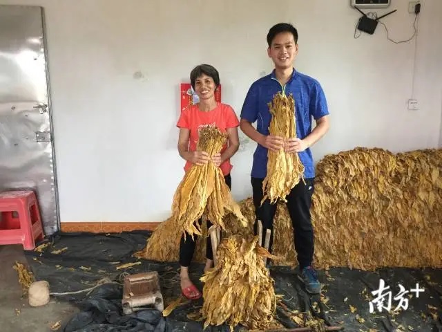 扶贫一线燃烧青春，，，“90后”第一书记为贫困村打造“不走”的事情队