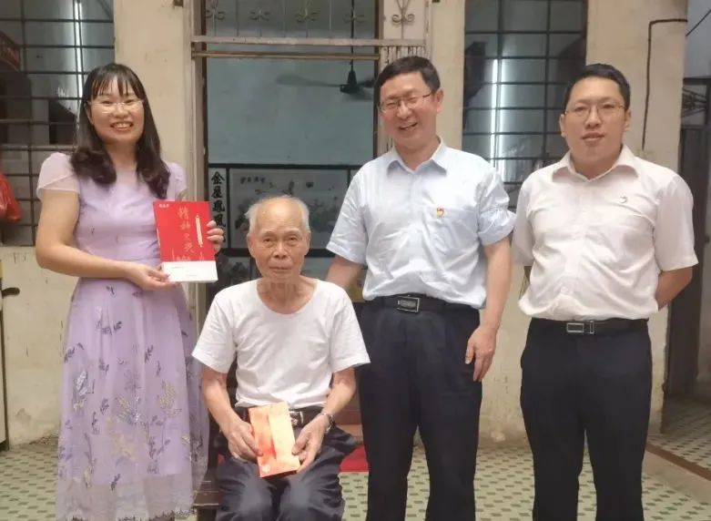 中秋慰问送真情 浓浓眷注暖人心——白云山银河国际公司慰问首届天下劳模陈雨池