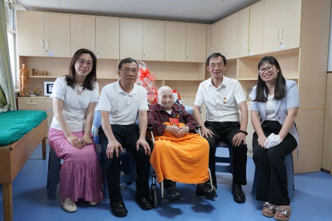 情系革命前辈 赓续红色基因——白云山银河国际公司慰问离休干部刘玉珍