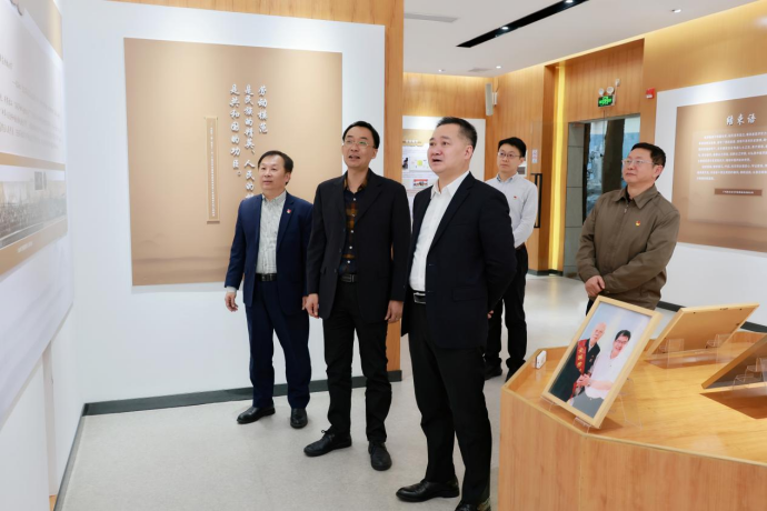 广药集团党委书记、董事长李幼军到白云山银河国际公司调研